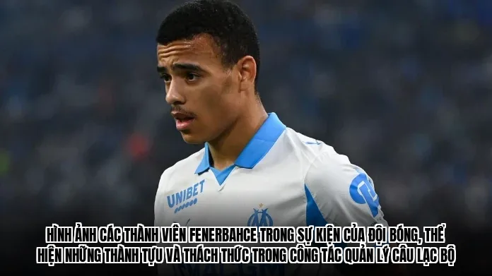 Hình ảnh các thành viên Fenerbahce trong sự kiện của đội bóng, thể hiện những thành tựu và thách thức trong công tác quản lý câu lạc bộ