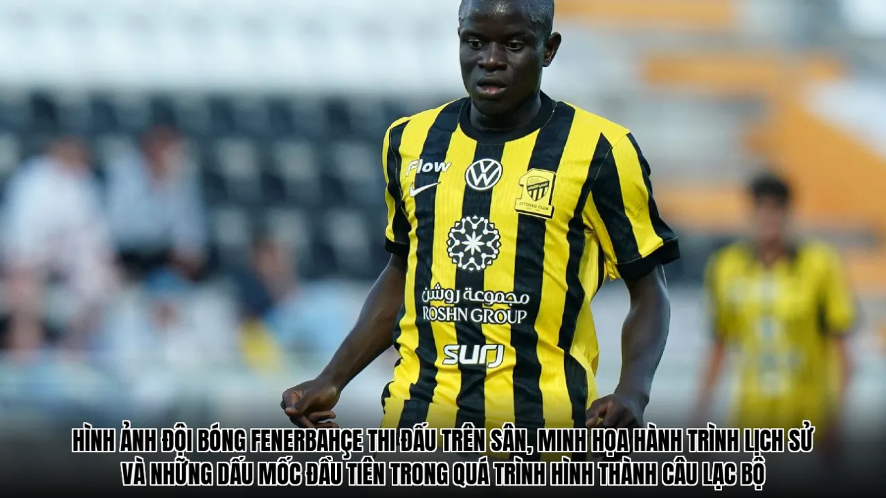 Hình ảnh đội bóng Fenerbahçe thi đấu trên sân, minh họa hành trình lịch sử và những dấu mốc đầu tiên trong quá trình hình thành câu lạc bộ