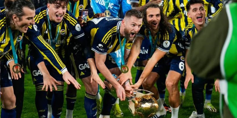 Fenerbahçe thành lập năm nào